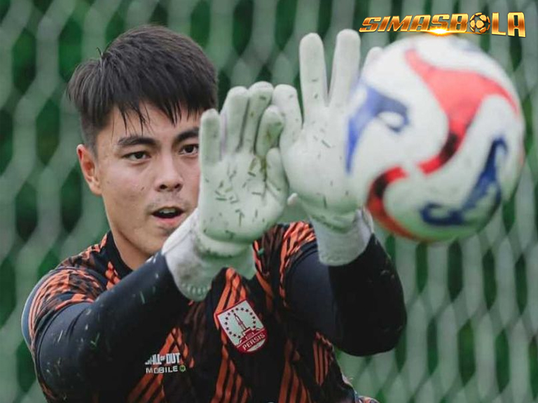 Kiper Persis Solo Gianluca Pandeynuwu Ukir Sejarah di BRI Super League 2025/2026