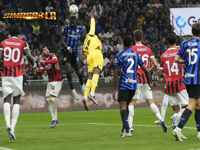 Duel Taktik: Adu Kuat Tembok Pertahanan Inter dan Milan di Derby della Madonnina