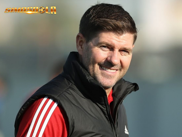 Jadi Kandidat Kuat Pengganti Arne Slot di Liverpool, Begini Respons Steven Gerrard