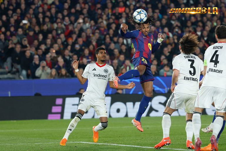 Strategi Parkir Bus Eintracht Frankfurt Sukses Buat Barcelona Frustrasi