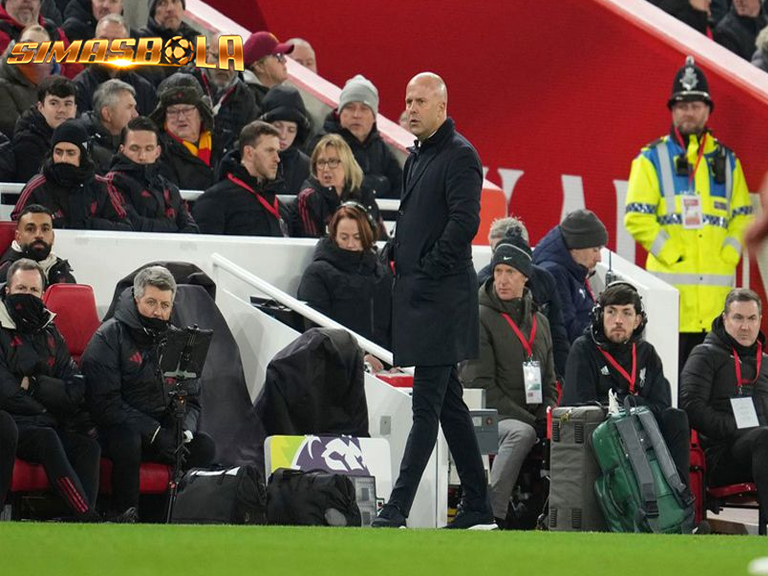 Arne Slot Bongkar Alasan Asli Cadangkan Mohamed Salah di Laga Leeds United vs Liverpool